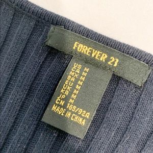 Forever 21 Tops - Cropped sweater Forever 21 Tops - Cropped sweater